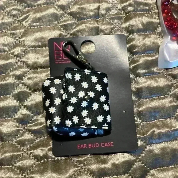 Apple Ear Bud Case - Picture 6 of 8